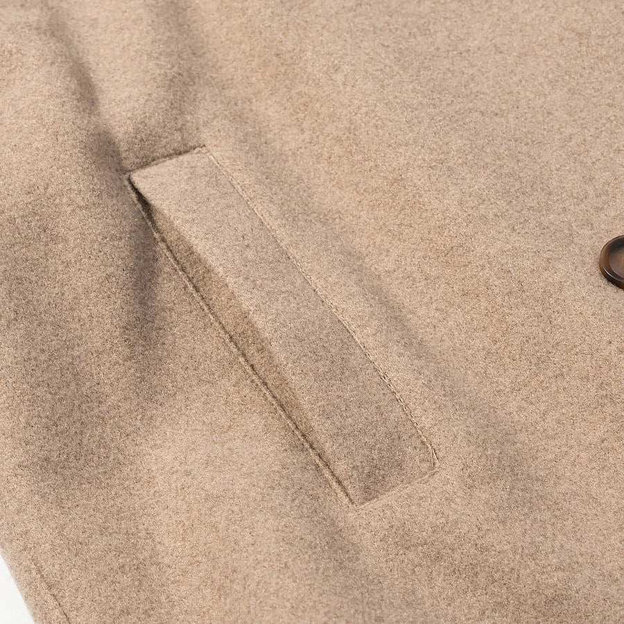 Damen kurzes zweireihiges Wollmix-Cape mit hohem Stehkragen und Epauletten – Célinea