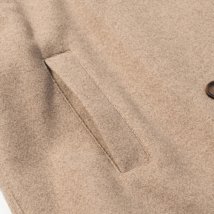 Damen kurzes zweireihiges Wollmix-Cape mit hohem Stehkragen und Epauletten – Célinea