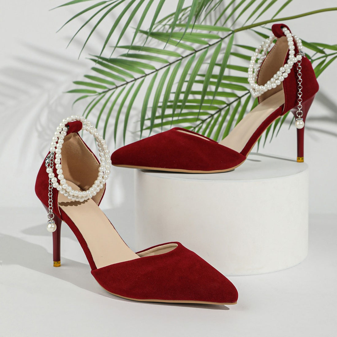 Damen Elegante spitz zulaufende Pumps mit Perlen-Knöchelriemen und schmalem Stiletto – Lioré