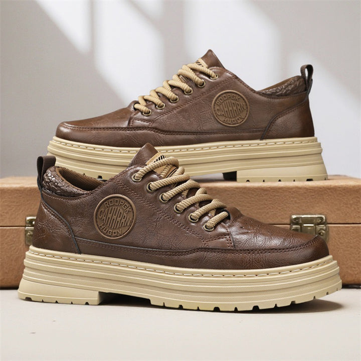 Herren robuste Plateau-Leder-Sneaker mit gepolstertem Fersenkragen, Zuglasche und griffiger Profilsohle – Norré
