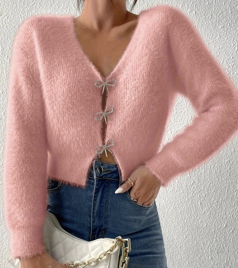 Damen Flauschiger Cropped-Cardigan mit V-Ausschnitt und Schleifen‑Verschlüssen – Veloura