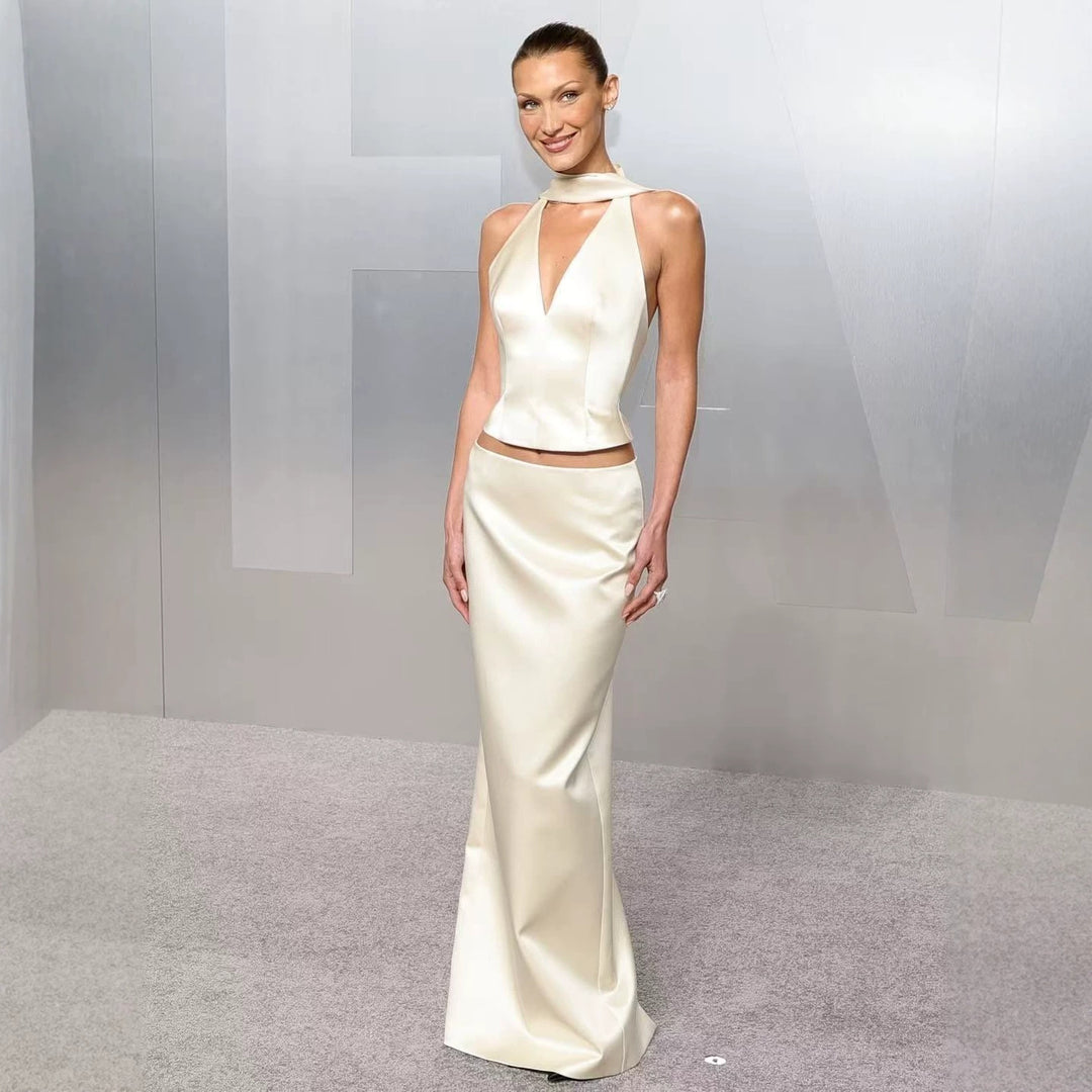 Damen Elegantes Maxikleid mit tiefem V-Ausschnitt und figurbetontem Schnitt Echo Archiv
