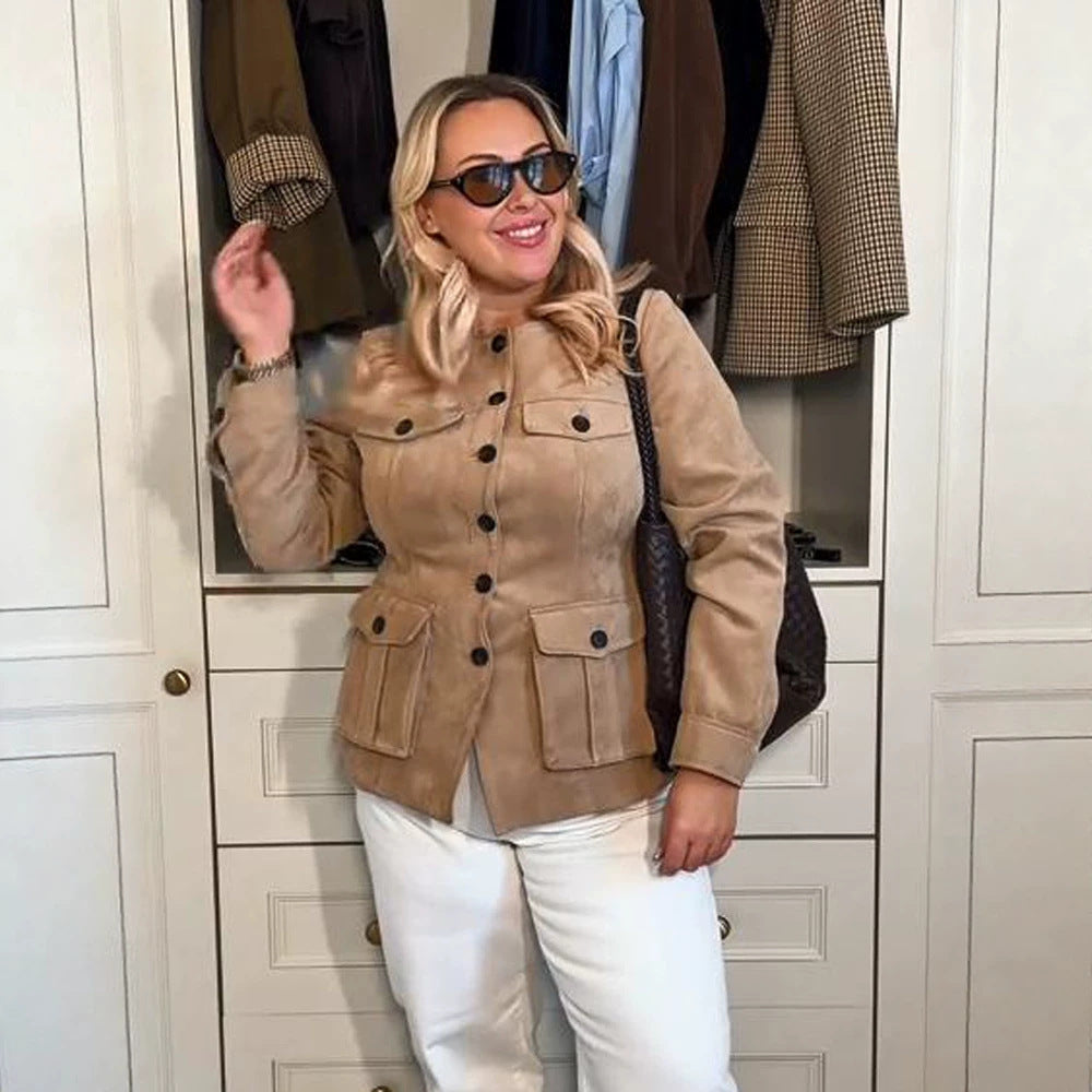 Damen Kurzjacke im Military-Utility-Stil mit aufgesetzten Pattentaschen und Rundhalsausschnitt Echoarchiv