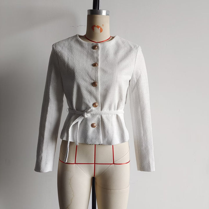 Damen nan taillierte Bouclé-Jacke mit Bindegürtel und goldfarbenen Zierknöpfen Echo Archiv