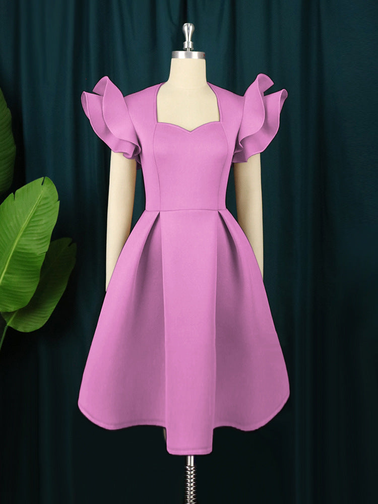Damen elegantes Kleid mit voluminösen Rüschensäumen Echo Archiv