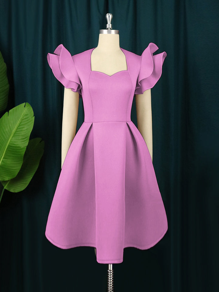 Damen elegantes Kleid mit voluminösen Rüschensäumen Echo Archiv