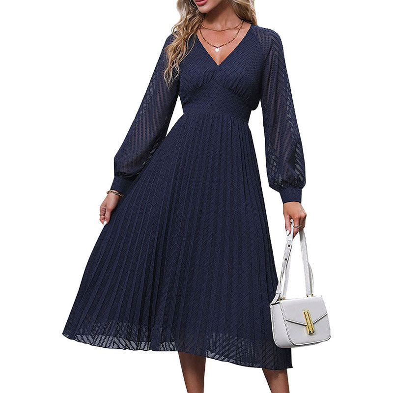 Damen Plissee Midi-Kleid mit V-Ausschnitt und langen Ärmeln Echo Archiv