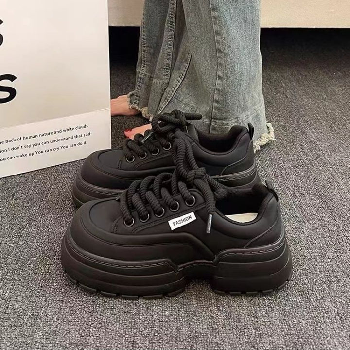 Damen Chunky Sneakers mit modischer Profilsohle und atmungsaktiver Oberflächenstruktur Echo Archiv