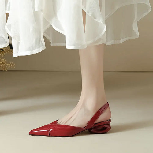 Damen Slingback-Ballerina aus Lackleder mit spitzer Kappe und skulpturellem Absatz – Lioré
