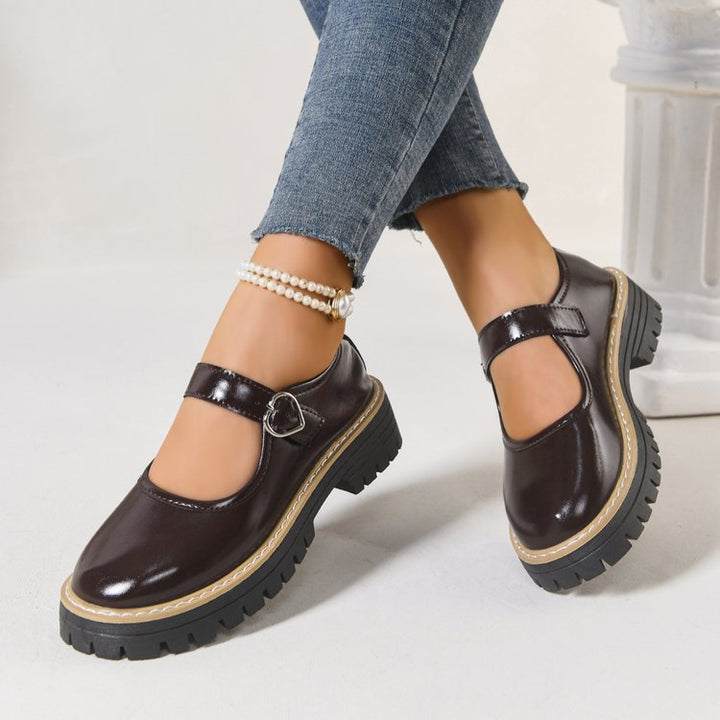 Damen Riemchen‑Slipper im Mary‑Jane‑Stil mit grober Profilsohle und Herzschließe Echo Archiv