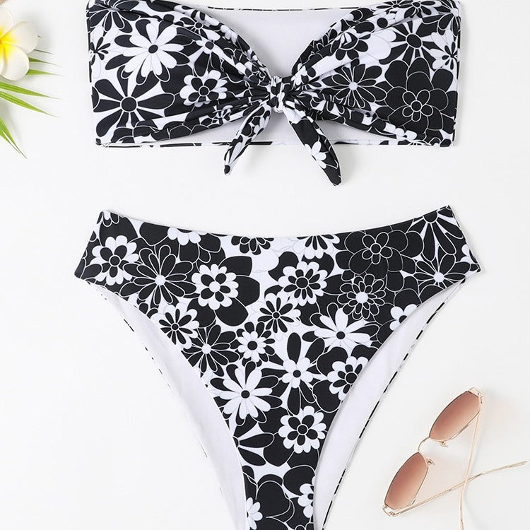 Damen Bandeau Bikini mit modischem Blumenmuster und verspieltem Knotendetail Echo Archiv