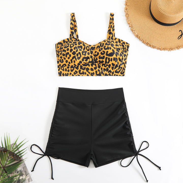 Damen Bikini-Set mit asymmetrischem Oberteil und sportlichen Shorts Echo Archiv