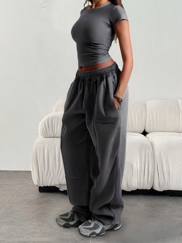 Damen nan enges Cropshirt und weite High-Waist Jogginghosen-Set Echo Archiv