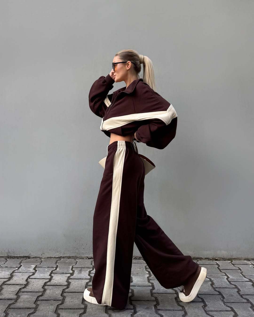 Damen Zweiteiliges Oversized Windbreaker-Set mit Kontraststreifen, Elastischem Saum und Tunnelzughose – Élanora