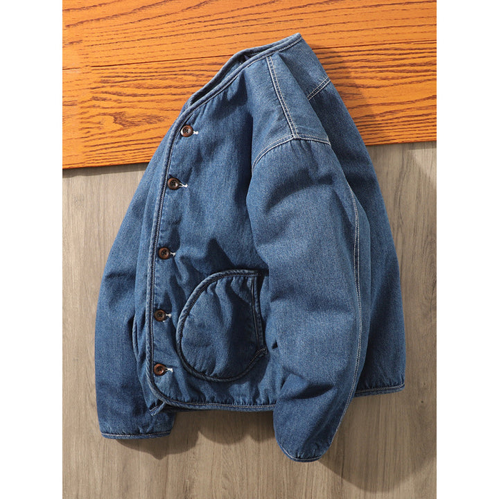 Herren Gefütterte Denim-Utility-Jacke ohne Kragen mit Knopfverschluss und runden Pattentaschen Echoarchiv