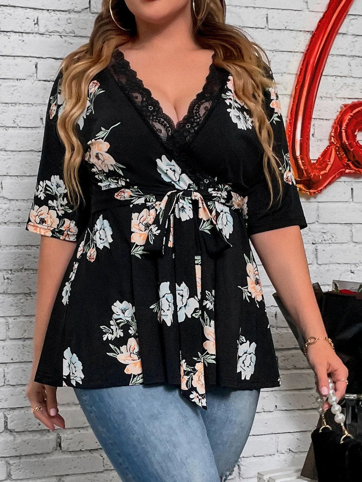 Damen Tailliertes Wickelshirt mit Spitzen‑V‑Ausschnitt und dreiviertel Ärmeln Echo Archiv
