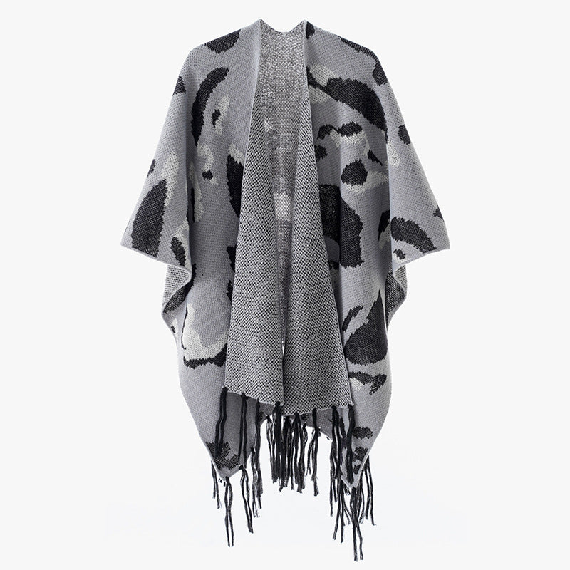 Damen Oversize-Strickponcho mit animalischem Jacquard und Fransensaum Echo Archiv