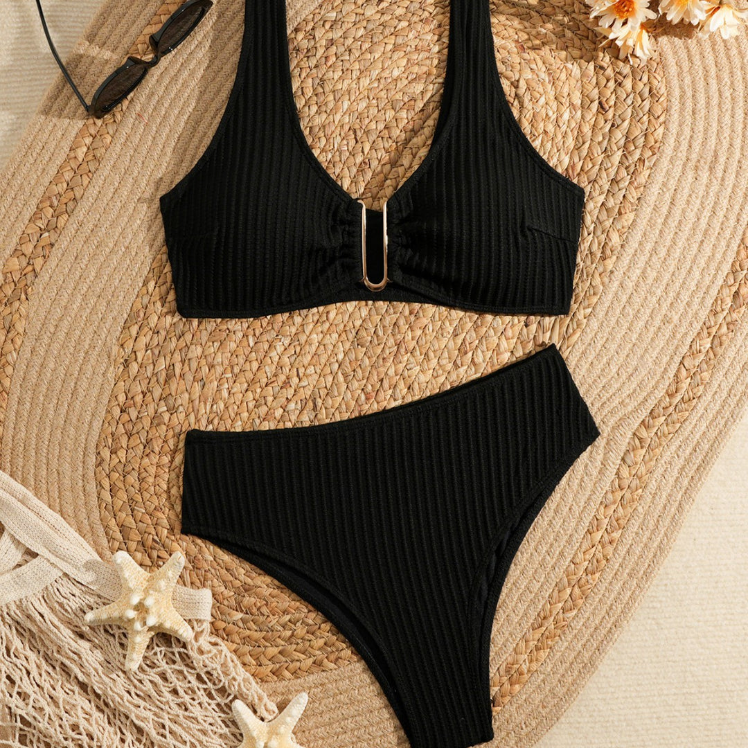 Damen Bikini-Set mit moderner Rippstruktur und eleganten Goldakzenten Echo Archiv