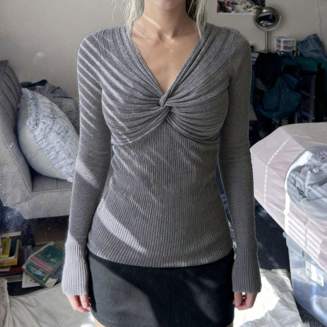 Damen Feinstrick-Pullover mit gedrehtem Vorderteil und taillierter Rippstruktur – Mavelle