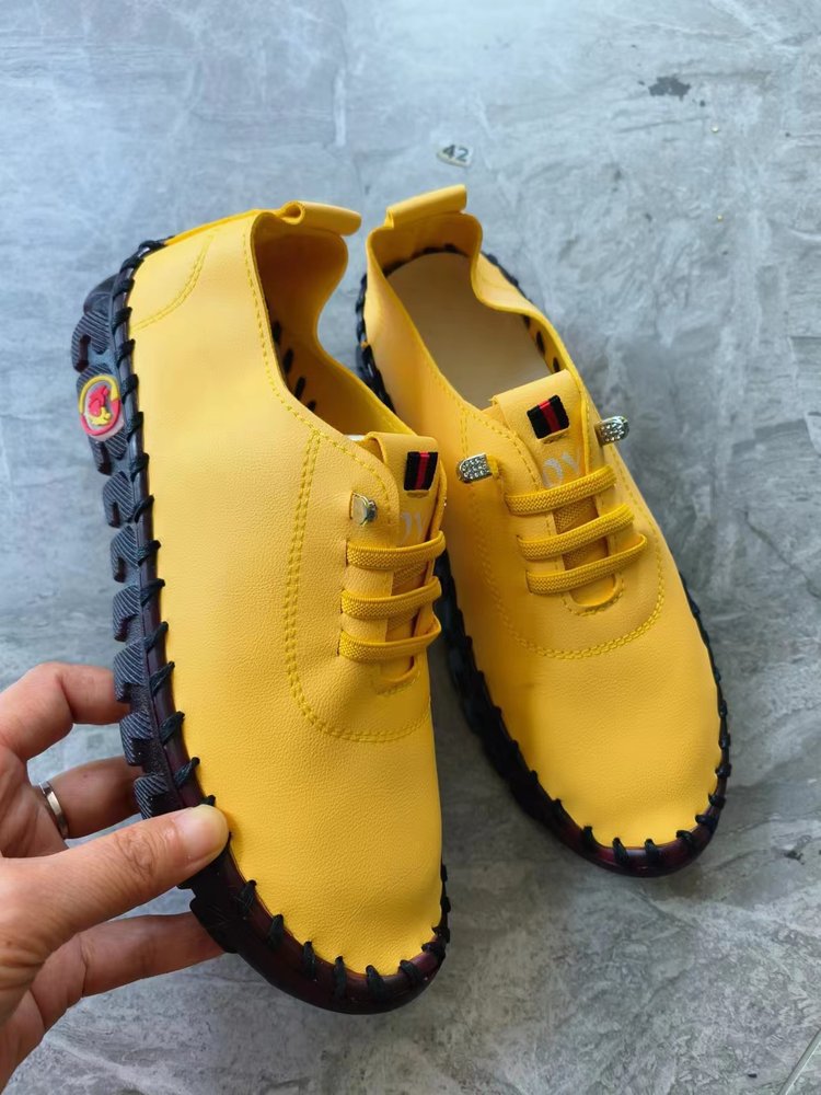 Damen Leichter, weicher Slipper mit handgenähter Gummisohle und elastischer Schnürung Echo Archiv