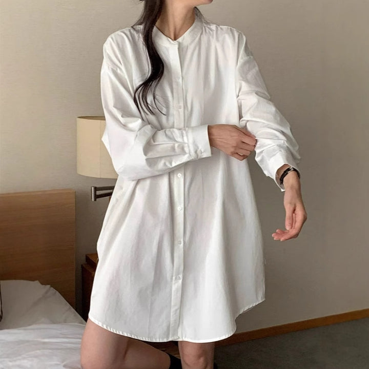 Damen Weites Baumwoll-Hemdblusenkleid mit Stehkragen, Oversize-Schnitt und gerundetem Saum – Lunéa