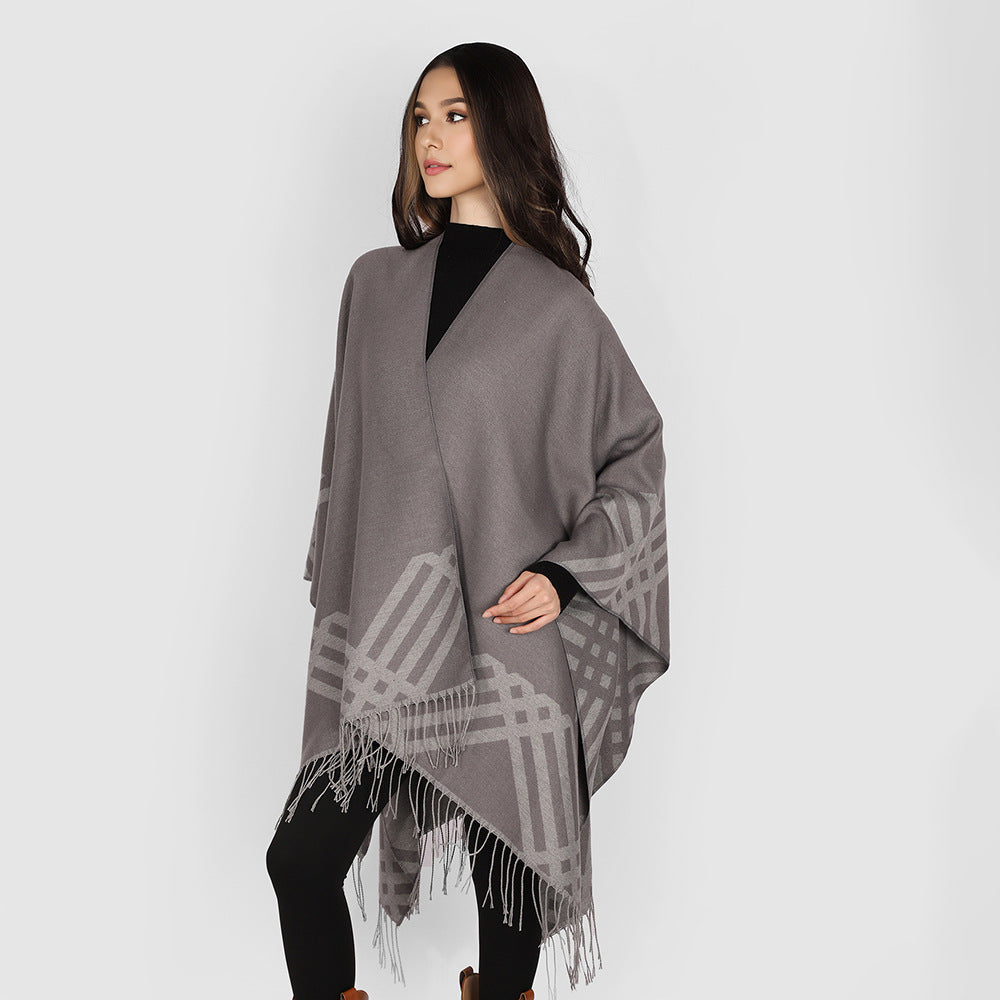 Damen Wollmix-Ruana im Rechteckschnitt mit grafischem Streifen-Jacquard und Fransen – Avérine