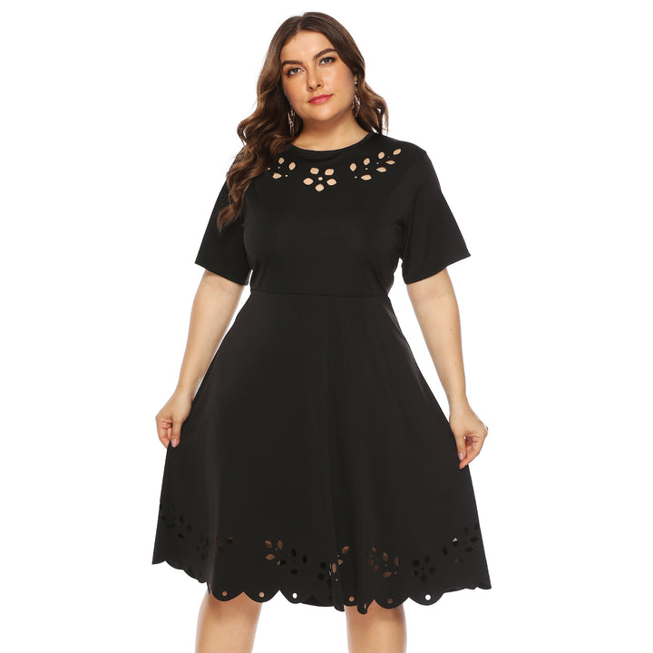 Damen elegantes Kleid mit Ausschnitt und Rüschensaum Echo Archiv