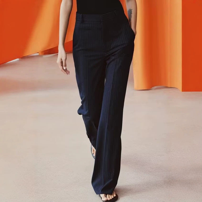 Damen Highwaist-Hose mit weitem Bein und Nadelstreifen Echoarchiv
