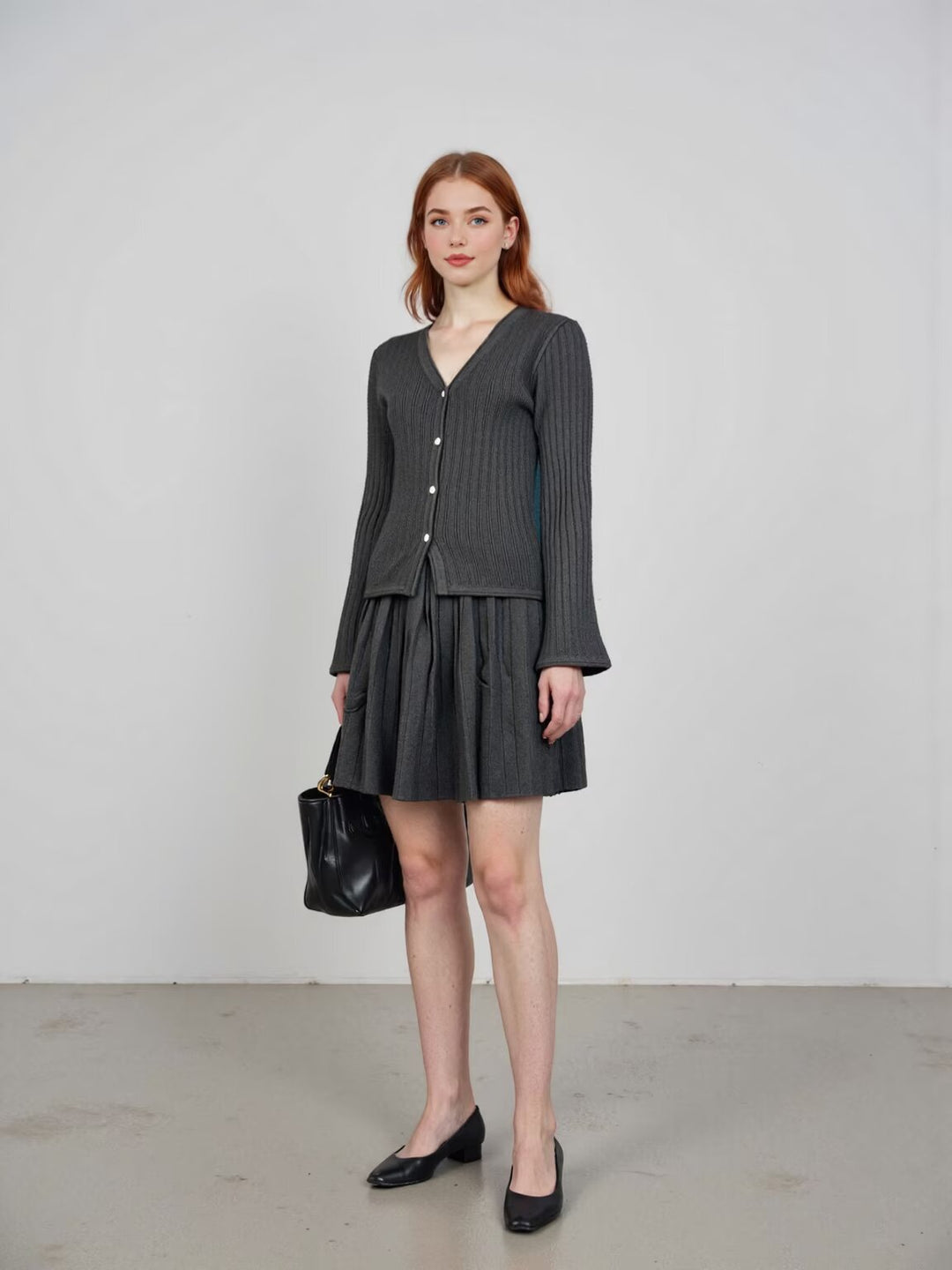 Damen Feinstrick-Cardigan mit V-Ausschnitt und plissiertem Minirock-Set Echoarchiv