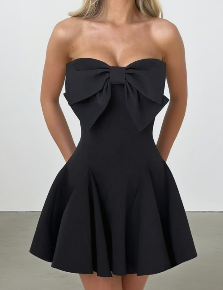 Damen Verspielt geschnittenes Minikleid mit großen Schleifen-Details Echo Archiv