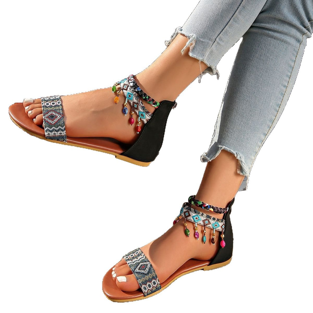 Damen Boho-Sandalen mit bestickten Riemen, geflochtenen Knöchelriemen und Zierperlen – Sorelia