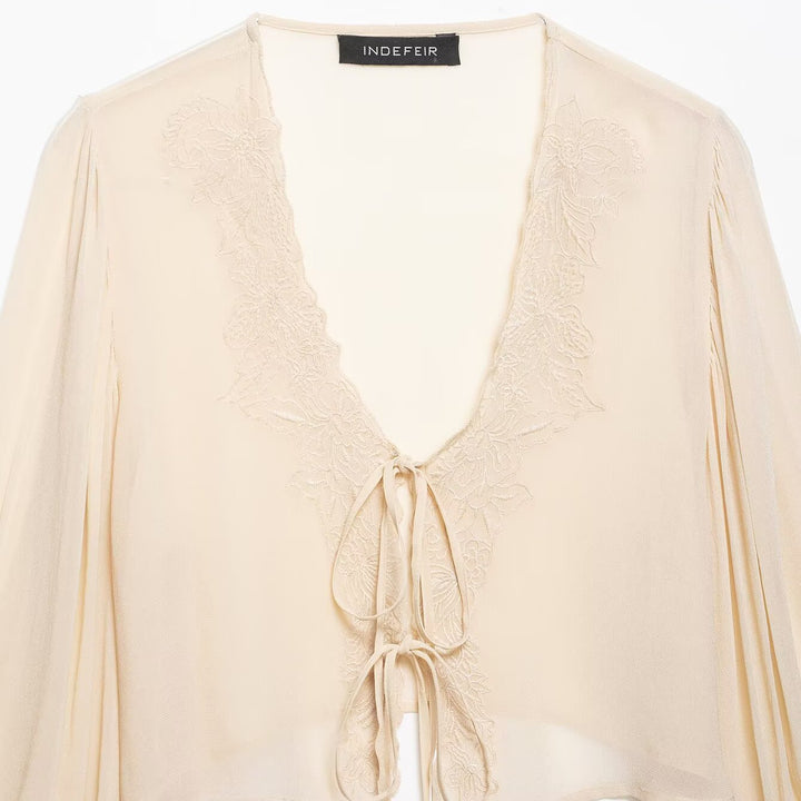 Damen Transparente Chiffon-Bolerobluse mit tiefem V-Ausschnitt, Spitzendetail und Bindebändern Echo Archiv