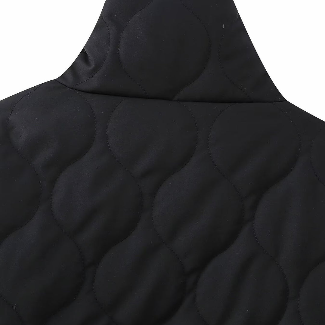 Damen Kurz gesteppte Jacke mit hohem Stehkragen und Rüschentaschen Echoarchiv