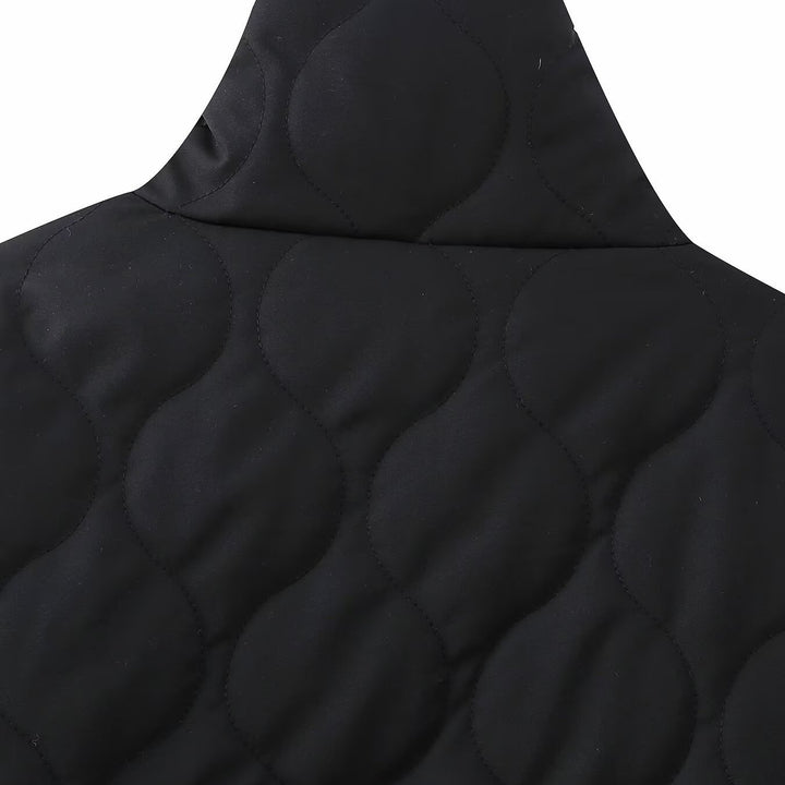 Damen Kurz gesteppte Jacke mit hohem Stehkragen und Rüschentaschen Echoarchiv