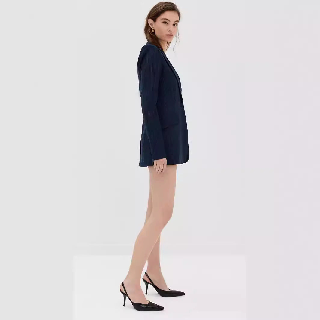 Damen Mini‑Blazerkleid im Nadelstreifen‑Tailoring mit tiefem Schalkragen Echoarchiv