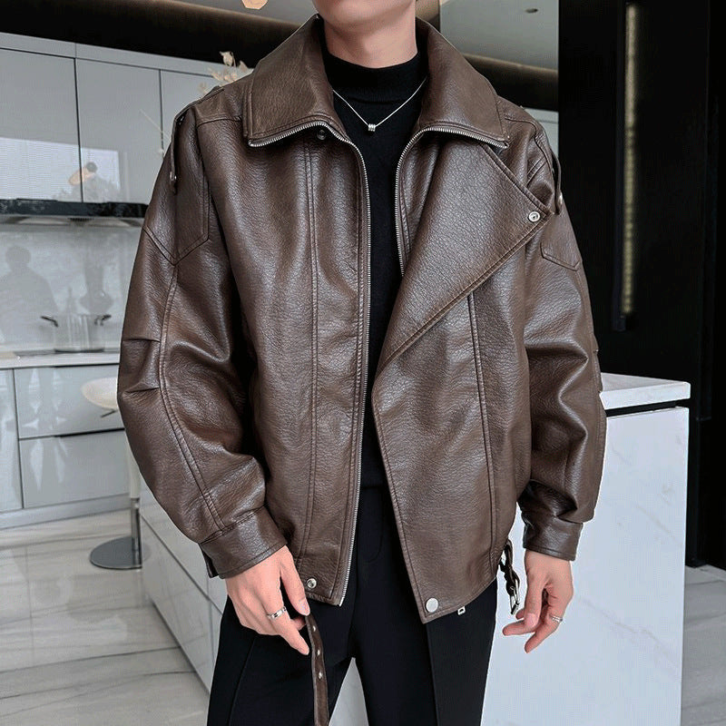 Herren Oversized Lederjacke mit weitem asymmetrischen Revers und Taillengürtel Echoarchiv