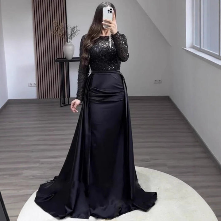 Damen Elegantes Abendkleid mit Glitzerdetails und fließendem Stoff Echoarchiv
