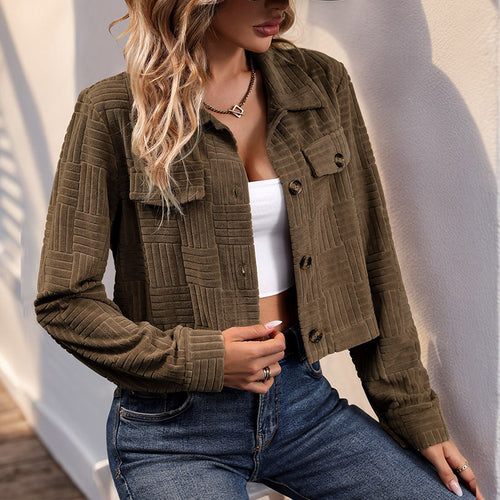 Damen Kurzjacke mit geometrischer Struktursteppung und aufgesetzten Brusttaschen Echoarchiv
