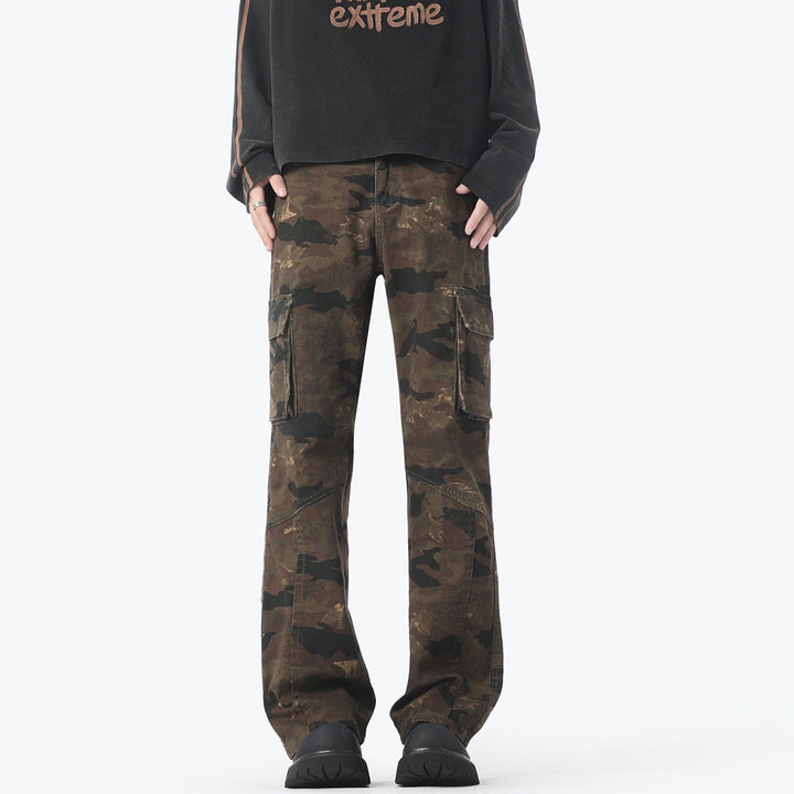 Herren Cargohose im weiten Marlene-Cut mit Camouflage‑Print und Kniepaneelen Echo Archiv