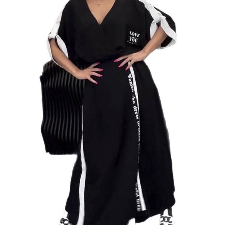 Damen nan sportlich-elegantes Maxikleid mit V-Ausschnitt, Taillengürtel, Kontrastseitenband und Brusttasche Echo Archiv