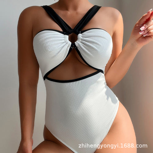 Damen Einteiliger Badeanzug mit innovativem Cut-Out Design Echo Archiv