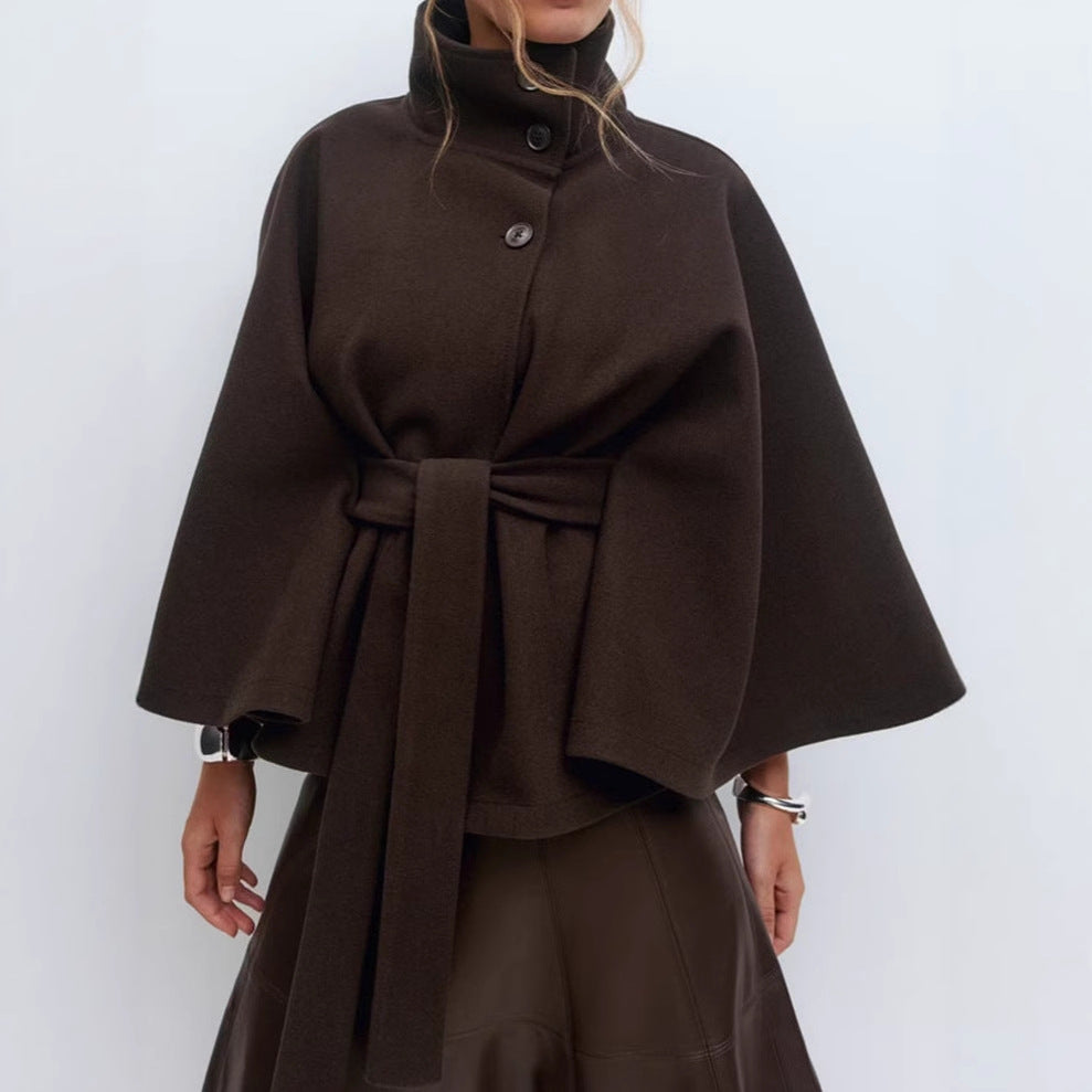 Damen Kurzmantel mit Stehkragen, tailliertem Gürtel und Kimonoärmeln – Célinea