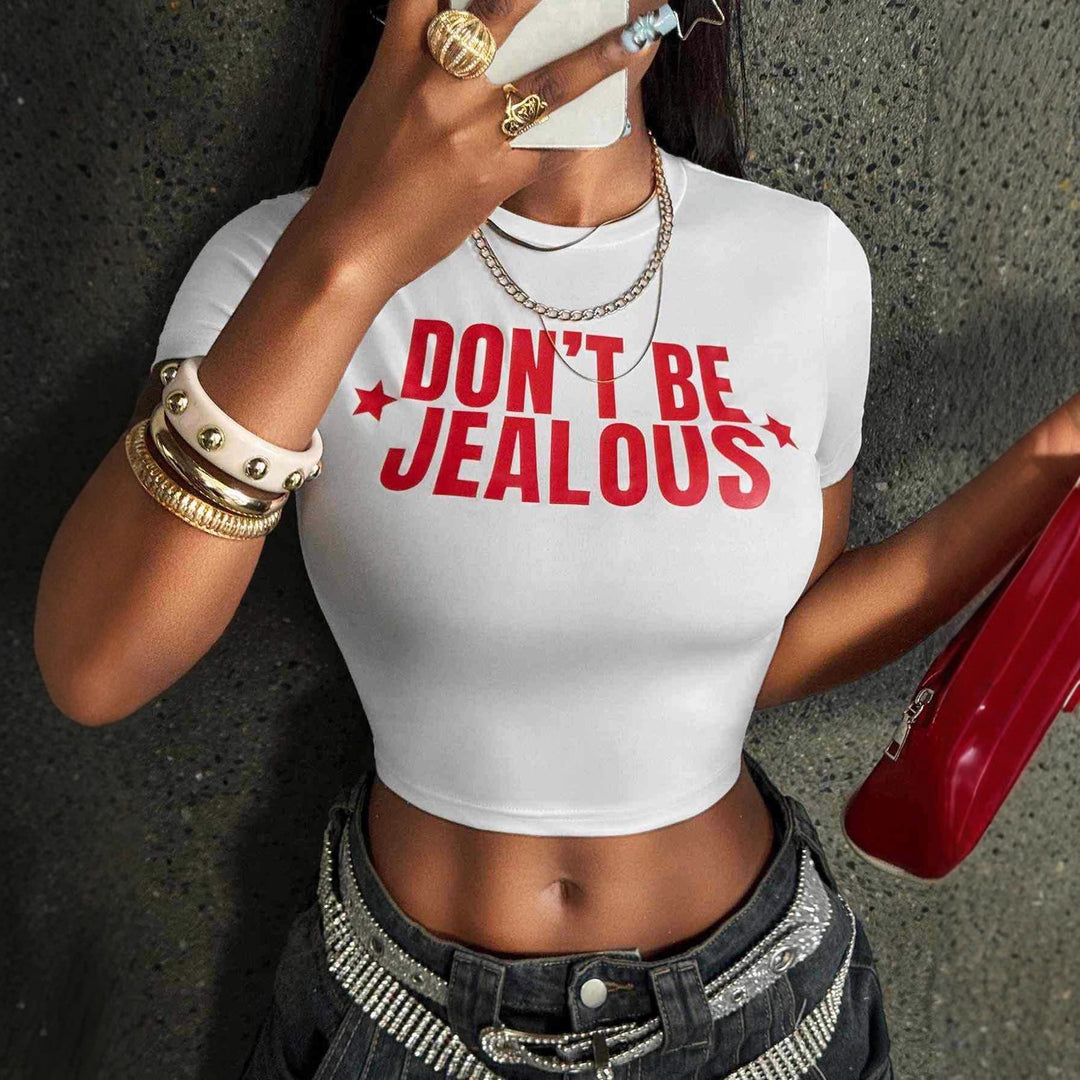 Damen Crop-T-Shirt mit modernem Statement-Print und figurbetontem Schnitt Echo Archiv