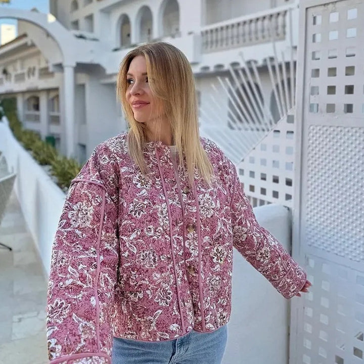 Damen 400+ gesteppte Blousonjacke mit floralem Allovermuster und Zierpaspeln Echo Archiv