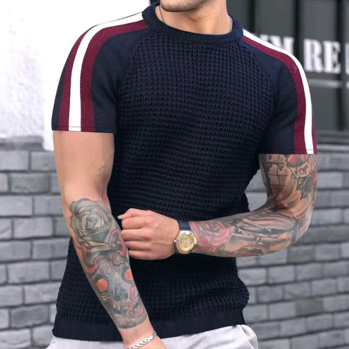 Herren sportliches Kurzarmstrickoberteil mit modischen Streifen Echoarchiv