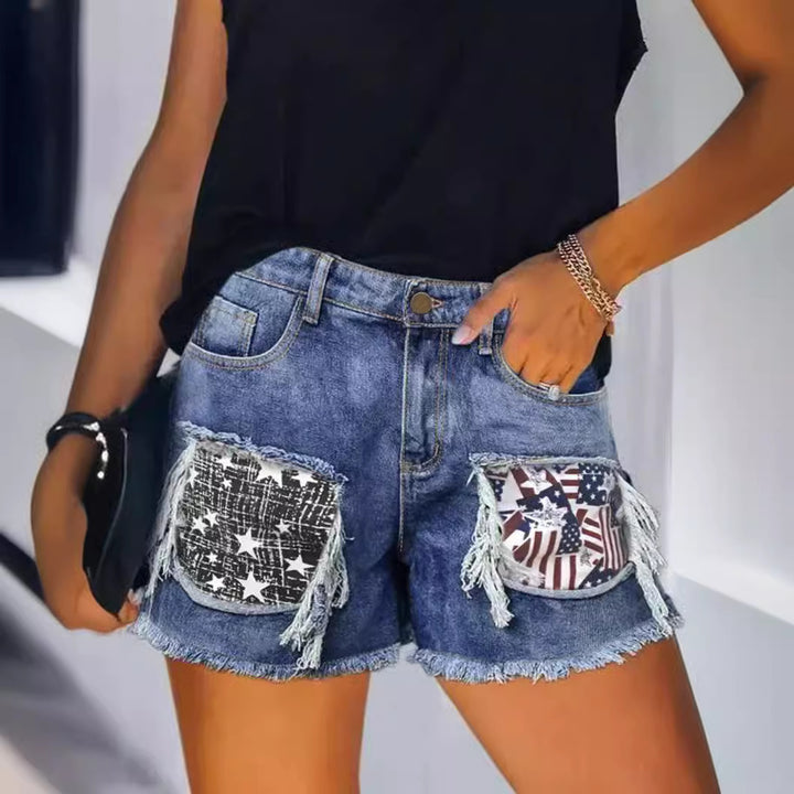 Damen Destroyed Denim-Shorts mit fransigen Taschen und modischen Aufnähern Echo Archiv