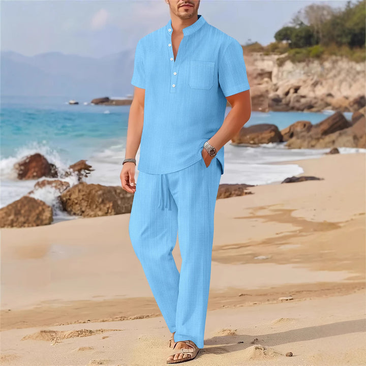 Herren lässiges Freizeit-Outfit mit kurzem Hemd und bequemer Hose Echoarchiv