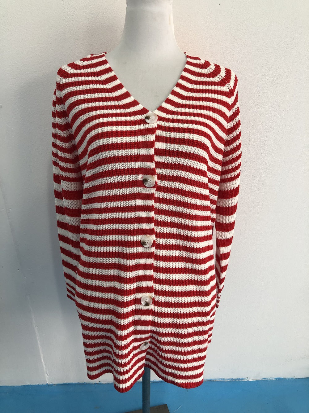 Damen gestreifte oversized Strickjacke mit V-Ausschnitt und Knopfleiste Echo Archiv