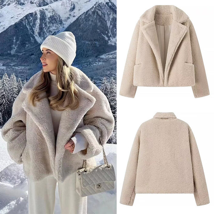 Damen Kurz geschnittene Teddyjacke im Lammfell‑Look mit Oversize‑Reverskragen Echo Archiv