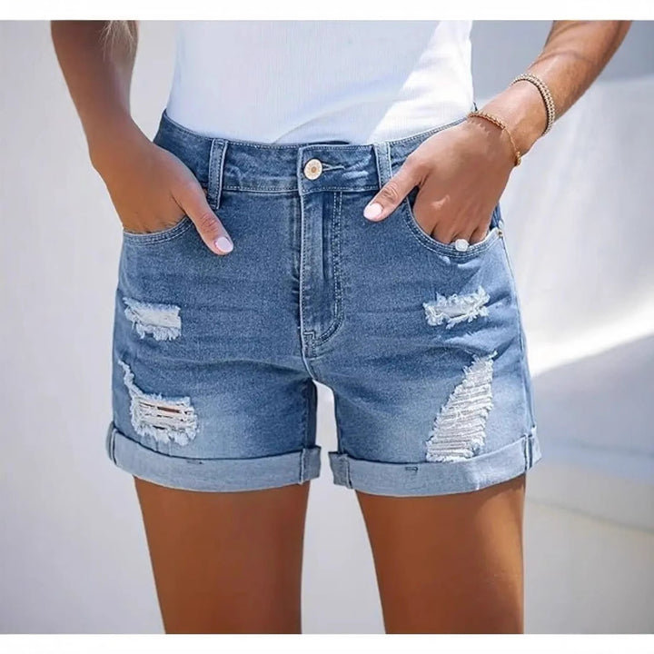 Damen kurze Destroyed Denim-Shorts im lässigen Look mit umgeschlagenen Säumen und stylischen Rissdetails Echo Archiv